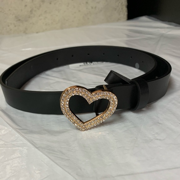 Black Vegan Leather Heart Shape Buckle Belt - Picture 4 of 4
